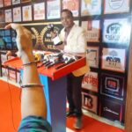 स्नेहा उल्लाल के हाथों अमिताभ रंजन को बेस्ट गीतकार अवार्ड ‘रस्मे उल्फ़त’ अलबम के लिए यूथ आइकॉन इंडियन अवार्ड